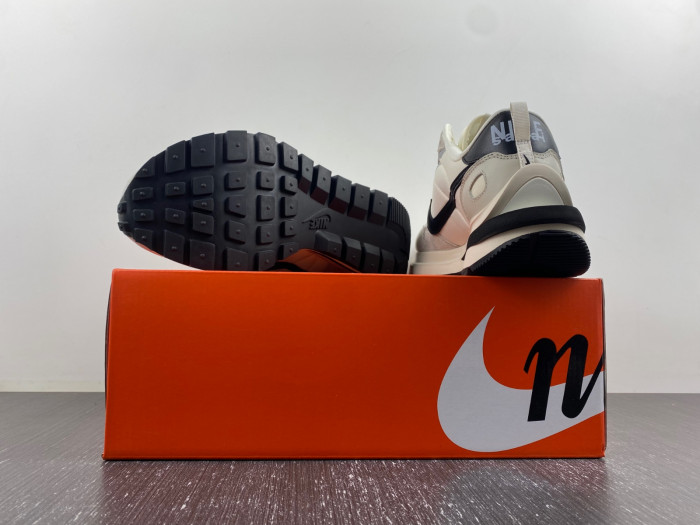 NIKE Sacai x VaporWaffle “Tour Yellow ” DD1875-101