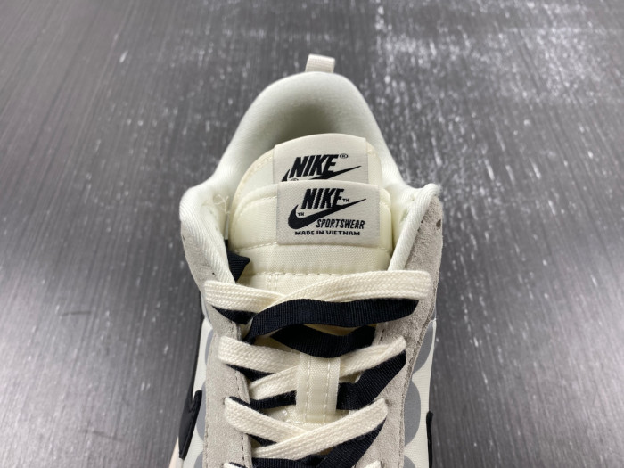 NIKE Sacai x VaporWaffle “Tour Yellow ” DD1875-101