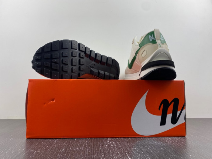 NIKE Sacai x VaporWaffle “Tour Yellow ” DD1875-102