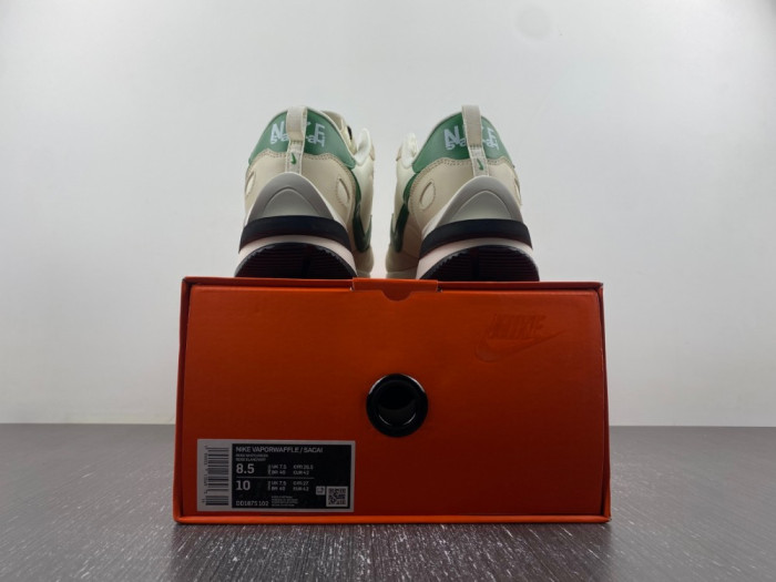 NIKE Sacai x VaporWaffle “Tour Yellow ” DD1875-102