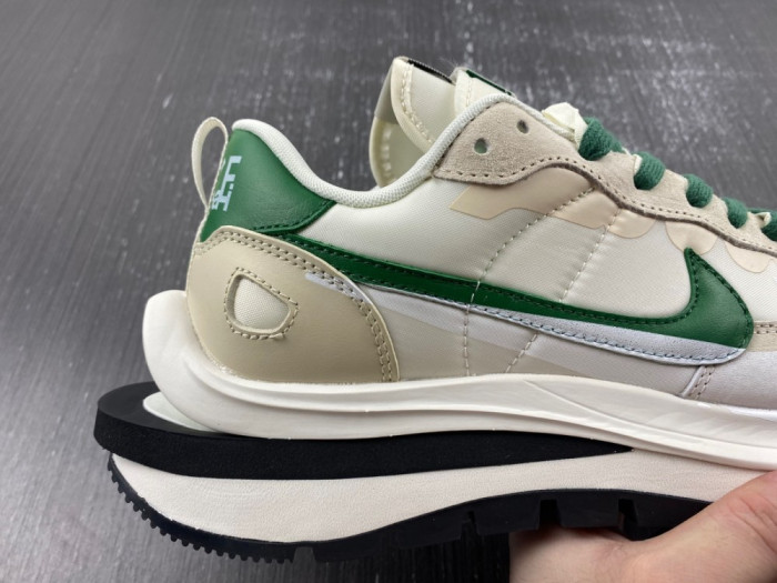 NIKE Sacai x VaporWaffle “Tour Yellow ” DD1875-102