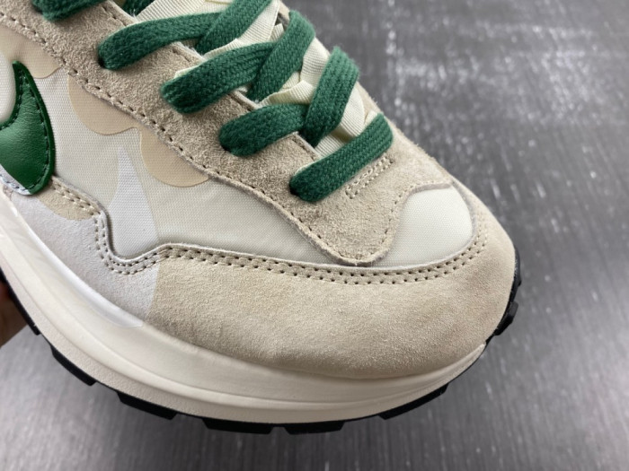 NIKE Sacai x VaporWaffle “Tour Yellow ” DD1875-102