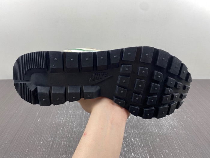 NIKE Sacai x VaporWaffle “Tour Yellow ” DD1875-102