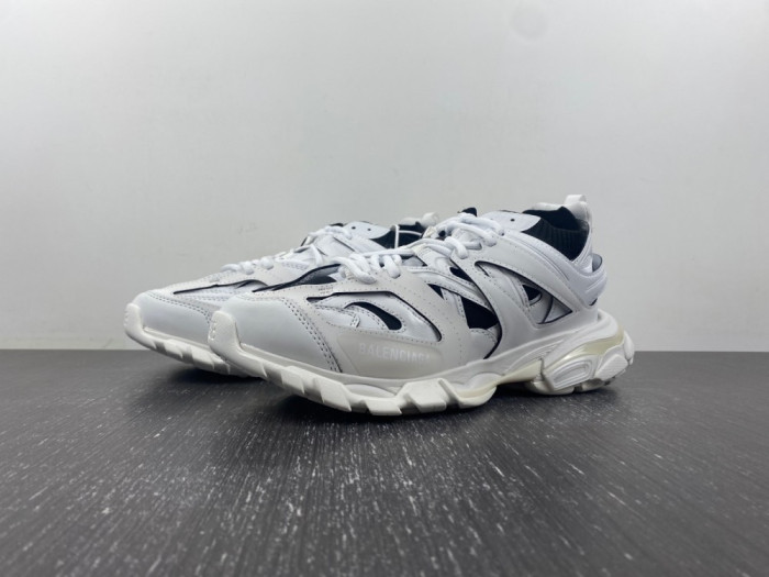 Ba*len*cia*ga track trainer