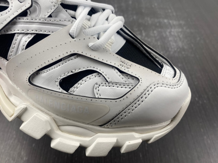 Ba*len*cia*ga track trainer