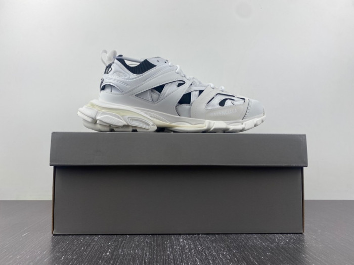 Ba*len*cia*ga track trainer