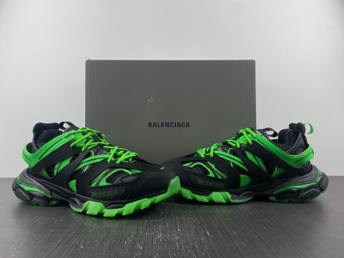 Ba*len*cia*ga track trainer