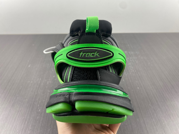 Ba*len*cia*ga track trainer