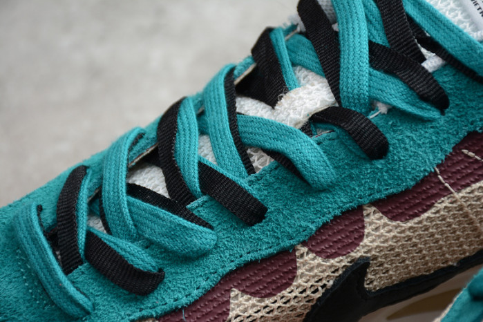 Nike Vaporwaffle sacai Villain Red Neptune Green DD3035-200