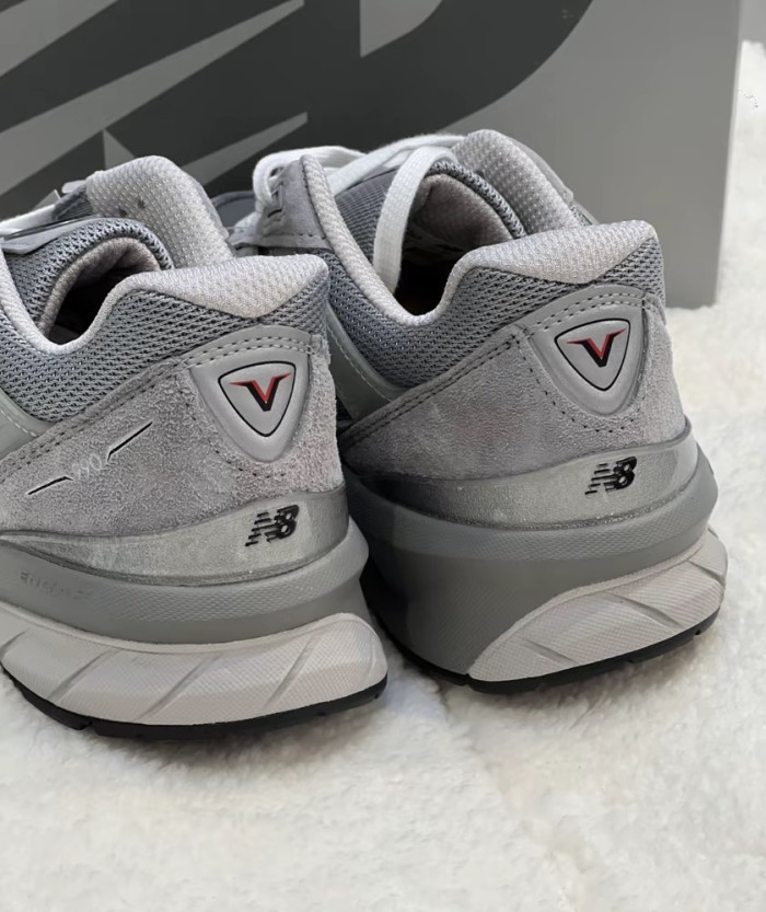 New Balance 990v5 Grey