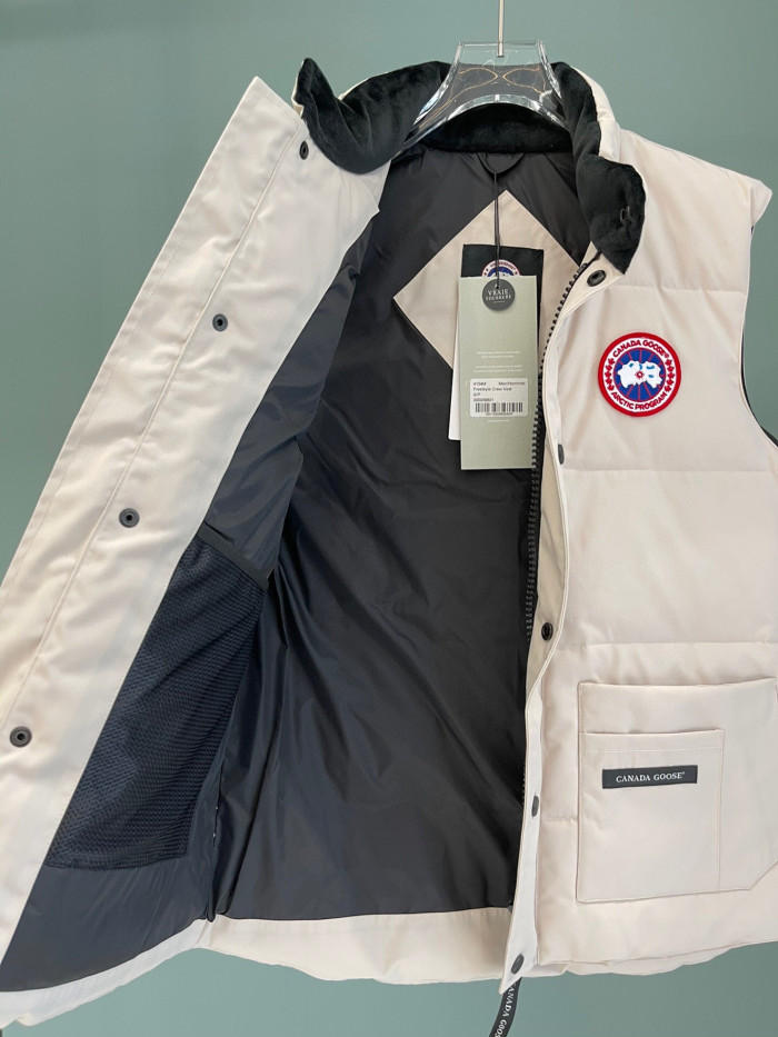 Can*a Go*e down waistcoat