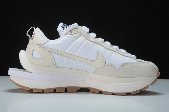 Nike Vaporwaffle Sacai Sail Gum DD1875-100