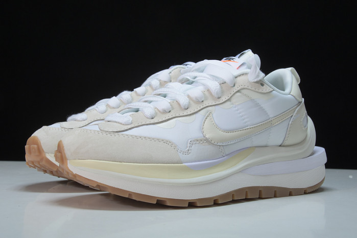 Nike Vaporwaffle Sacai Sail Gum DD1875-100