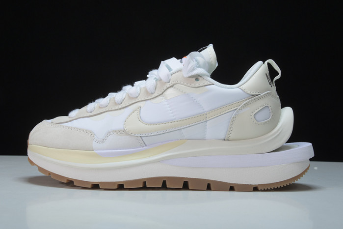 Nike Vaporwaffle Sacai Sail Gum DD1875-100