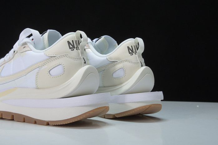 Nike Vaporwaffle Sacai Sail Gum DD1875-100