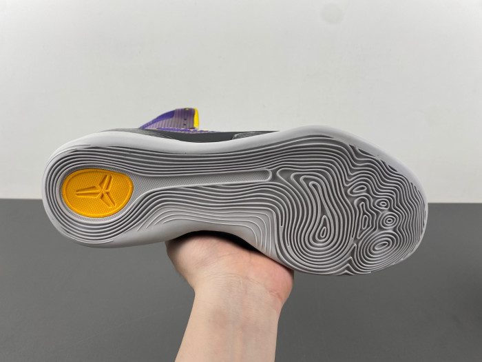 Kobe 9 Elite “Team” 630847-500