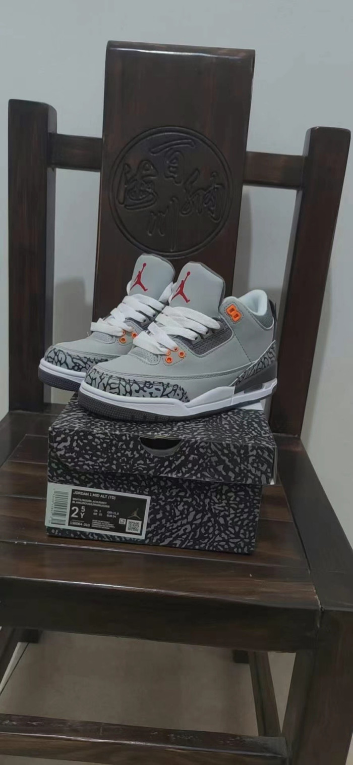 Jordan 4 Retro SNEAKERS