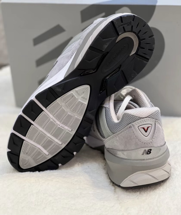 New Balance 990v5 Grey