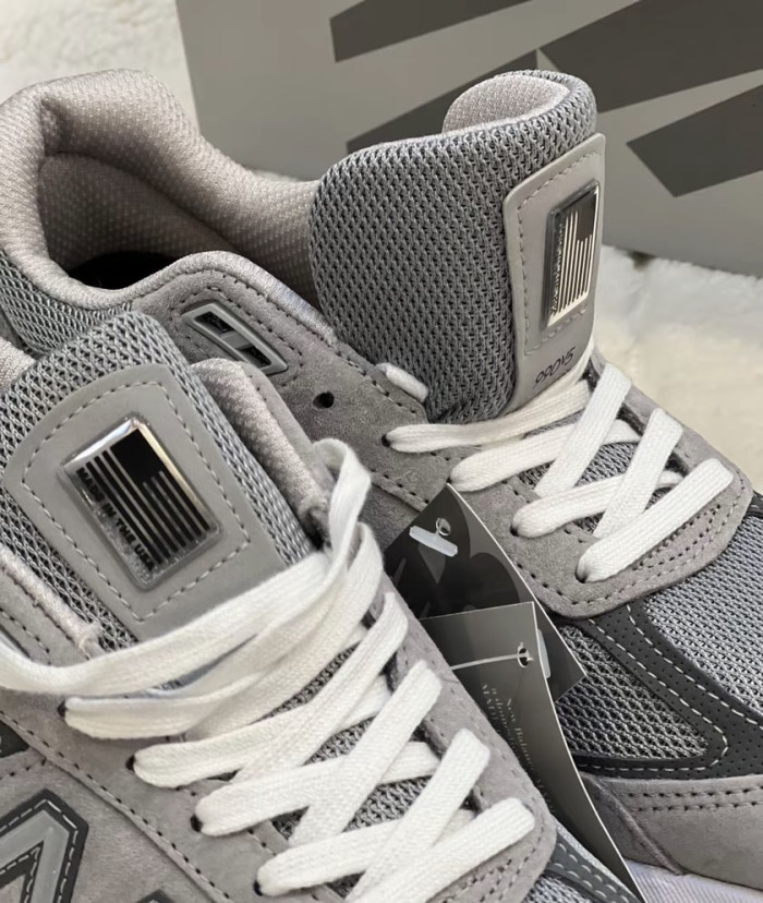 New Balance 990v5 Grey