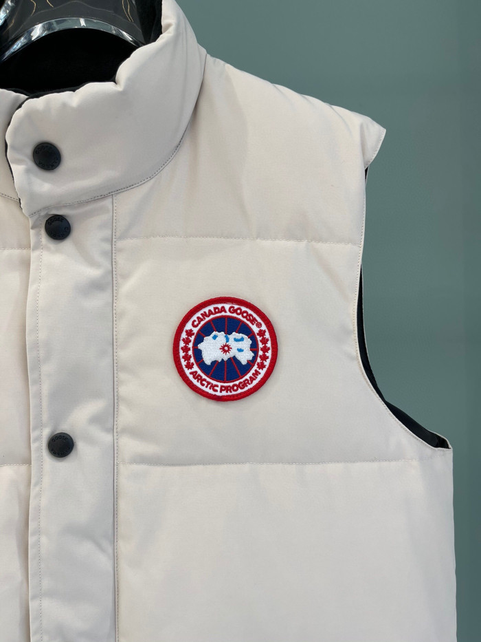 Can*a Go*e down waistcoat