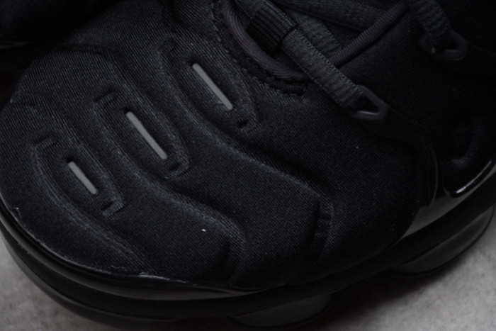 NIKE AIR VAPORMAX PLUS TRIPLE BLACK 924453-004