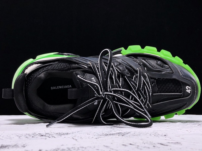 Ba*len*cia*ga track trainer