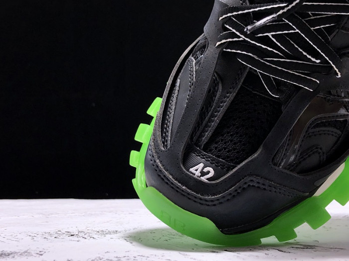 Ba*len*cia*ga track trainer