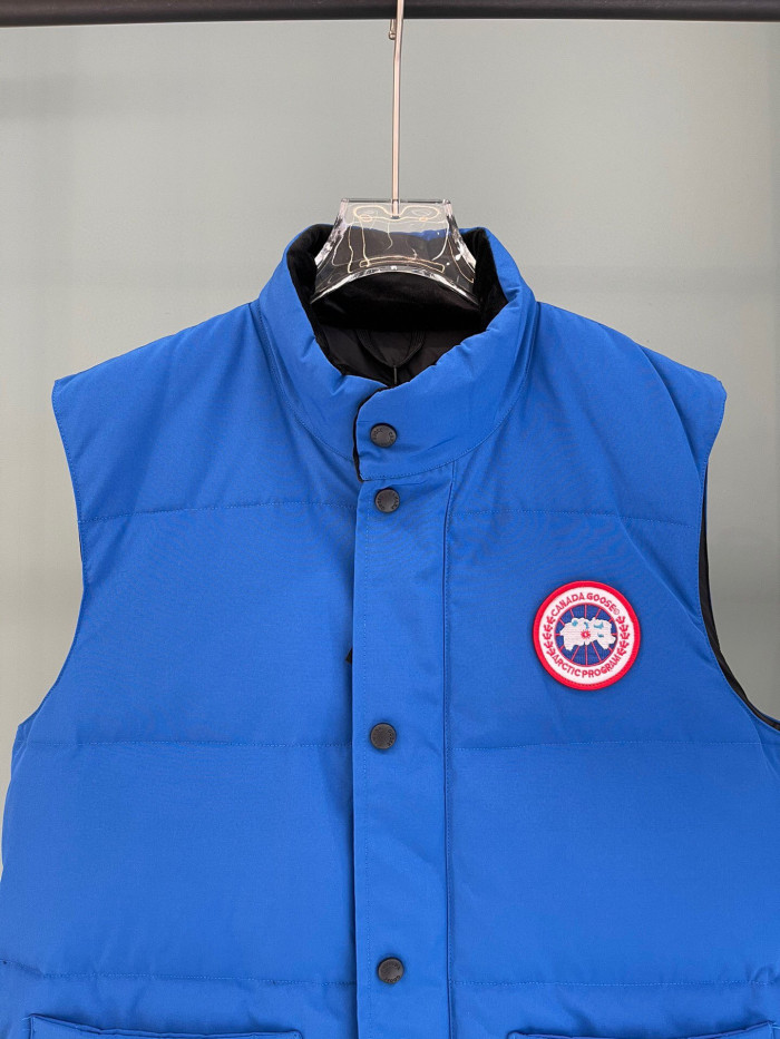 Can*a Go*e down waistcoat