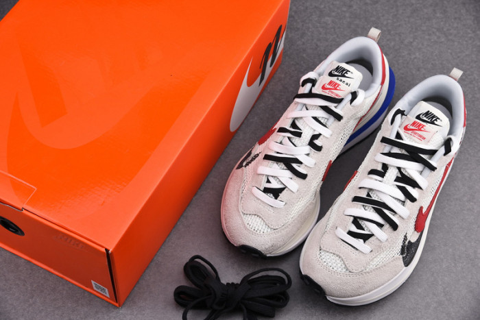 Nike Vaporwaffle sacai Sport Fuchsia Game Royal CV1363-100