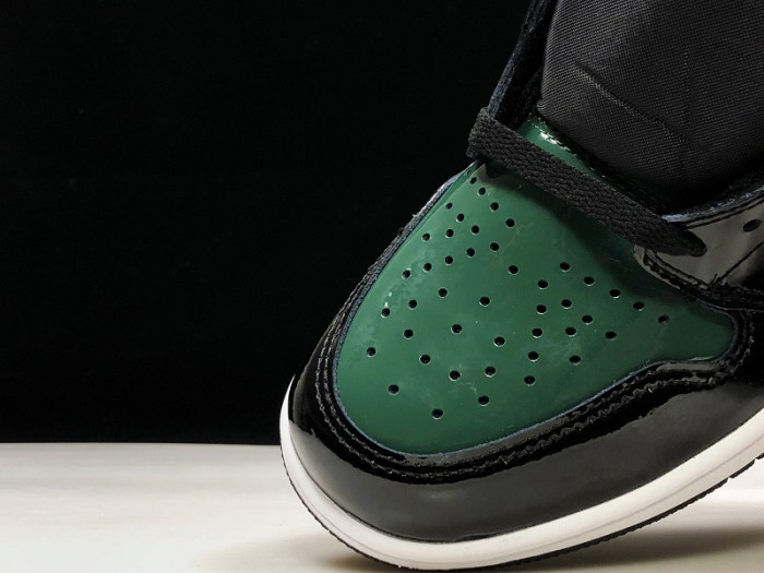 SOLEFLY X AIR JORDAN 1 HIGH “FRIENDS & FAMILY” AV3905-038