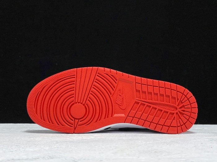 Jordan 1 Retro High Satin Black Toe (W) CD0461-016