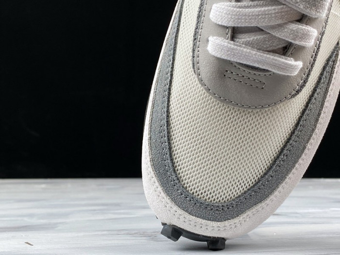 Nike LD Waffle sacai Summit White BV0073-100
