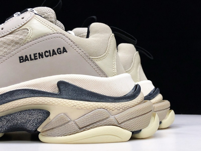 BALENGA TRIPLE S BEIGE 536737 W09O6 9787