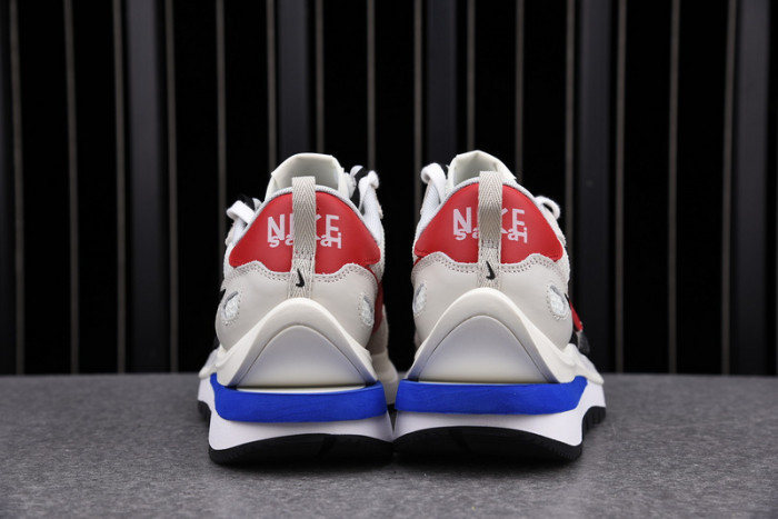 Nike Vaporwaffle sacai Sport Fuchsia Game Royal CV1363-100