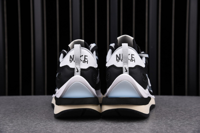 NIKE VAPORWAFFLE SACAI BLACK WHITE CV1363-001
