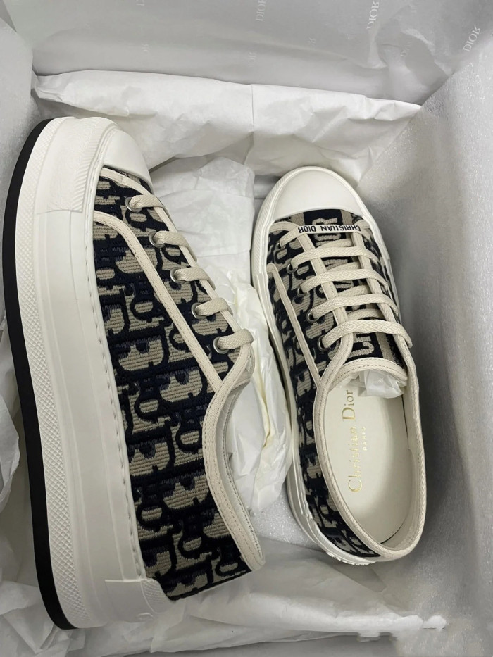 Walk n DR Platform WMNS Deep Blue Oblique Embroidered Cotton