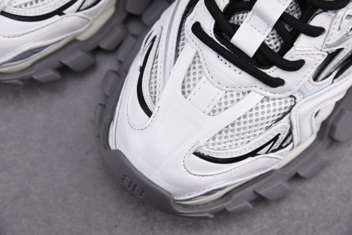 Ba*len*cia*ga track trainer