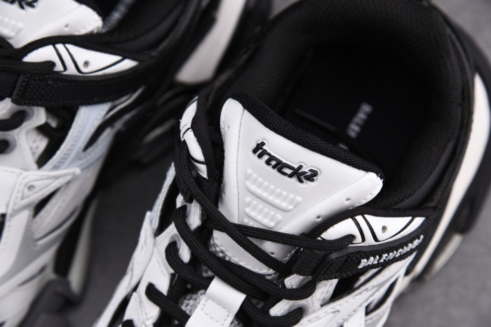 Ba*len*cia*ga track trainer