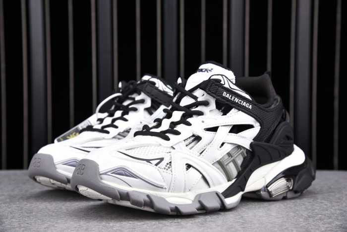 Ba*len*cia*ga track trainer