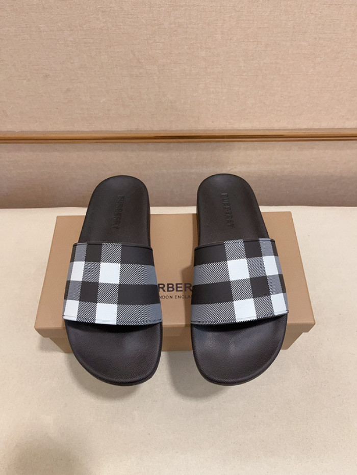 BURBERRY SLIDES