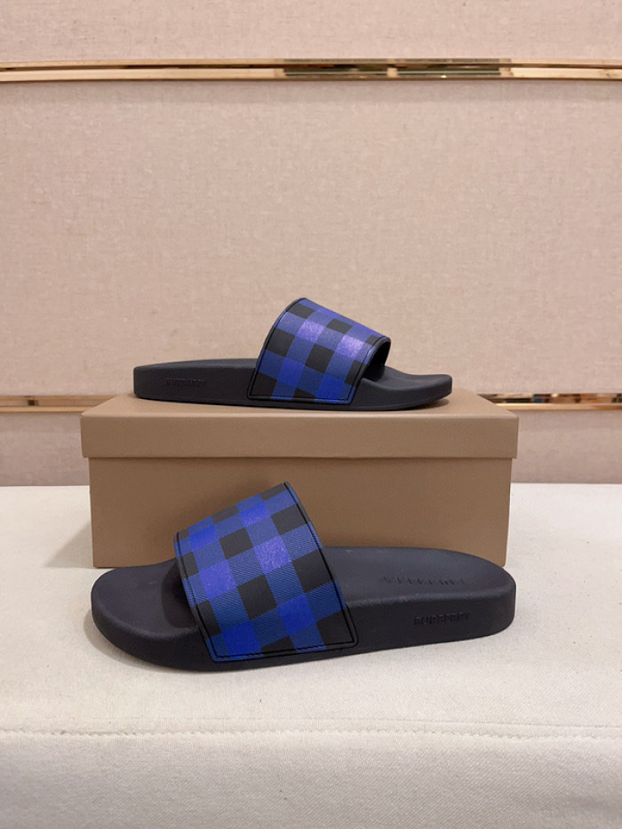 BURBERRY SLIDES