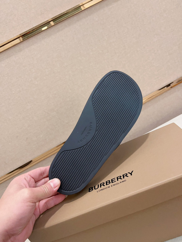 BURBERRY SLIDES