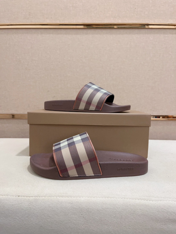 BURBERRY SLIDES