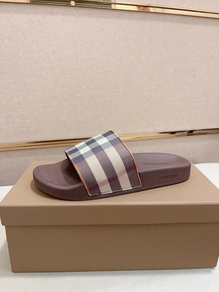 BURBERRY SLIDES