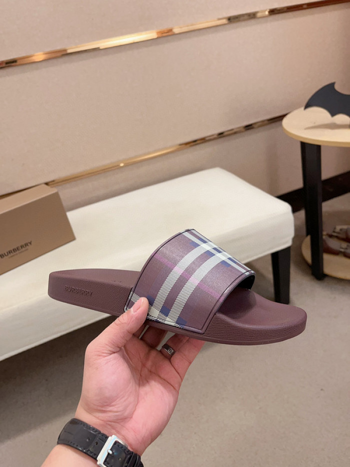 BURBERRY SLIDES
