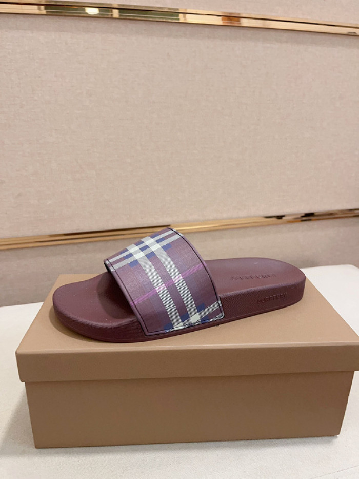 BURBERRY SLIDES