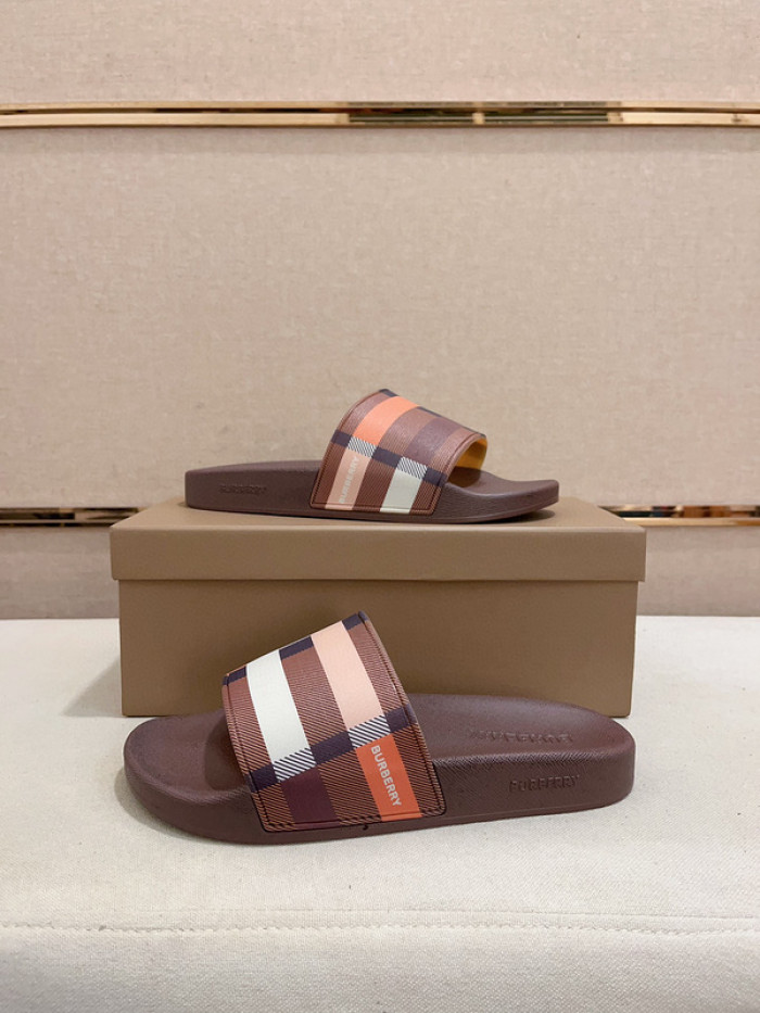 BURBERRY SLIDES