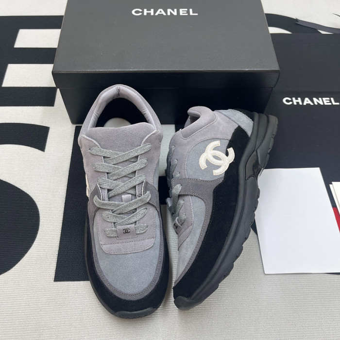 CHANEL sneaker