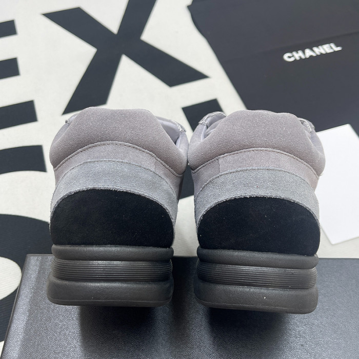 CHANEL sneaker