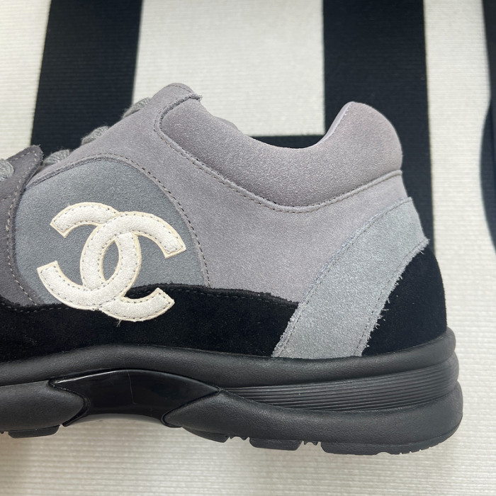 CHANEL sneaker